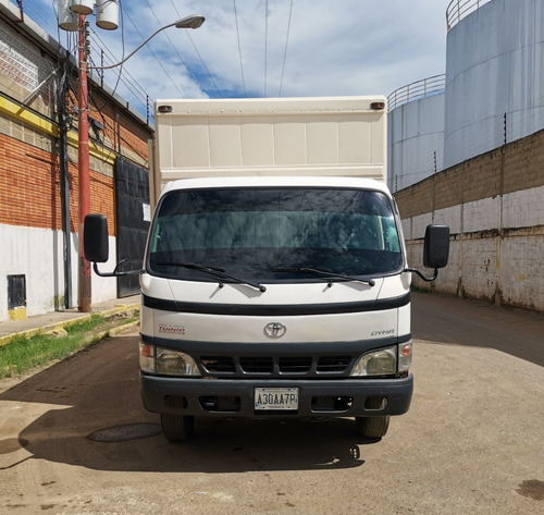 Imagen 2 de 13 de Toyota Dyna Turbo 4.6