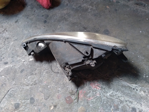 Imagem 1 de 2 de Farol Do Peugeot 206 2008