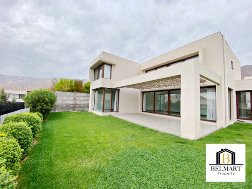 Arriendo !!! Hermosa Casa Mediterránea Con Piscina.