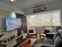 Comprar Espectacular Apartamento En Toda La Extensión De La Palabra, Totalmente Amoblado Con Equipos De Alta Gama Y Ultima Generación, Diseñado En Armonía Con Materiales De Calidad E Importado. Yr 25-8517