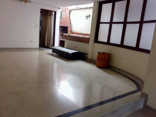 Imagen 4 de 9 de Se Vende Quinta En Altos De Paramillo. Urbanismo Privado