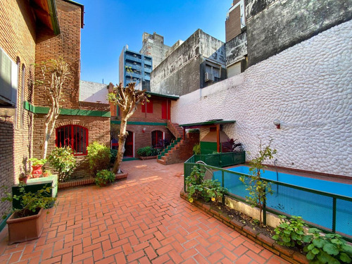 Casa 3 Dormitorios Barrio Abasto Cochera Pileta  Patio Quincho