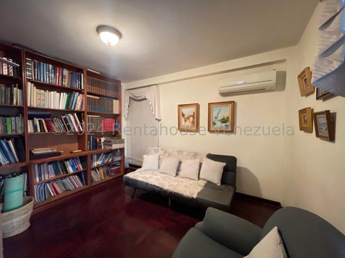 Casa En Venta Maracay Urb Andres Bello Con Piscina Y Parrillera En Buenas Condiciones Zona Norte Kg:24-24527