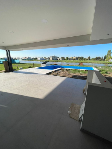 Casa En Venta De 4 Dormitorios A Estrenar En San Lucas