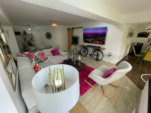 Las Esmeraldas !! En Venta Totalmente Amoblado, Equipado Y Actualizado Hace 3 Meses, 201 M2, 3 Hab., 4 Baños, 2 Pe. Impecable Conjunto Residencial, Piscina, Parrillera, Cancha Tenis, Gimnasio.
