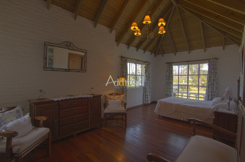 Casa En La Arbolada, Punta Del Este- Ref: 3074