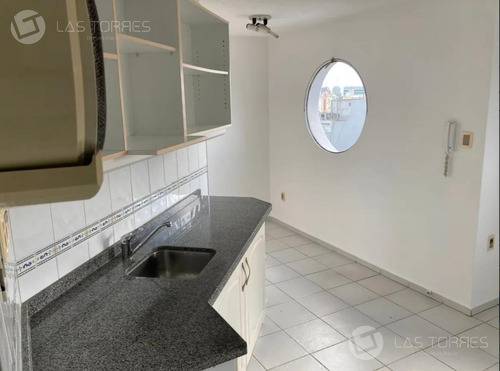 Imagen 3 de 10 de Apartamento - Tres Cruces - Viv U Oficina, Piso Alto, Sin Gc