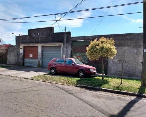 Galpon Con Pequeña Vivienda. A Reciclar. Permuta.