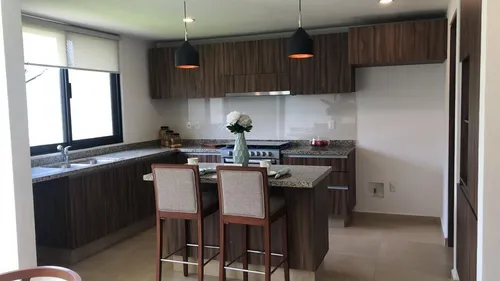 Se Vende Casa Entre El Refugio Y Zibata, 3 Recamaras, 2.5 Baños, Jardín, Roof Ga
