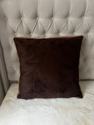 Almohadón Suave 50x50 Piel Sintética Conejo Nórdico Deco Chocolate Premium Nórdico