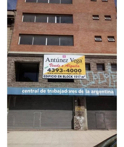 Edificio De Oficinas Con Planta Libre En Excelente Ubicación