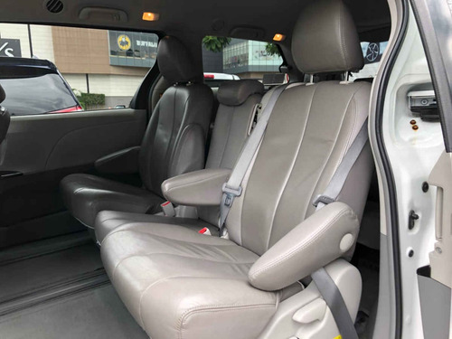 Imagen 6 de 10 de Toyota Sienna 2013 5p Le Aut A/a Ee