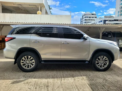 Toyota Fortuner 2,4l Srv Diesel 2023 4x2 At