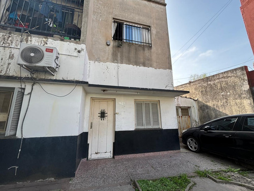 Casa En Venta - 4 Dormitorios 2 Baños - 688mts2 - La Plata