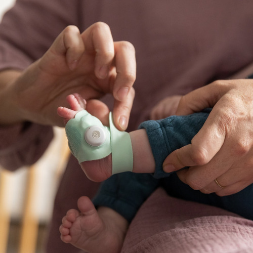Imagen 5 de 9 de Owlet Monitor Duo: Smart Sock 3 + Cam Hd - Media Bebe