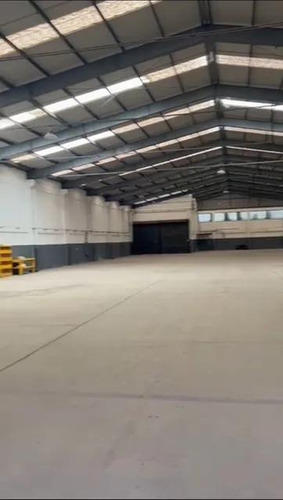 Bodega En Renta De 2,000m2 En Tultitlan Estado De México. La Bodega Se Ubica A Unas Cuadras Del Circuito Exterior Mexiquense.