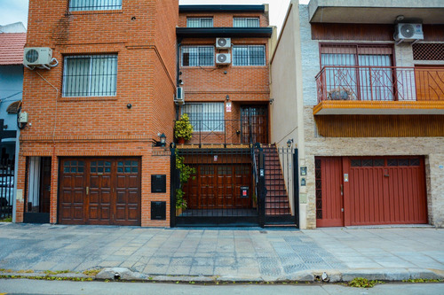 Excelente Casa De 5 Ambientes - Cochera/pileta/parrilla