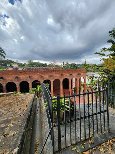 Casa Ubicada En Prados Del Este En Calle Privada 