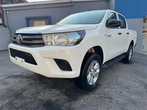 Toyota Hilux 2.7 Cabina Doble Base Mt