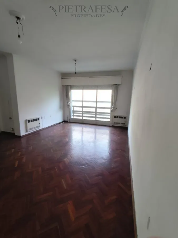 Apartamento En Alquiler, 3 Dormitorios, 2 Baños, Terraza. Centro. · Foto 2