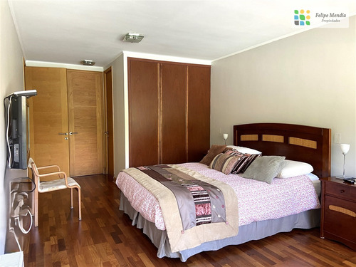 Impecable En Condominio 5 Dorm. Servicio Y Sala De Estar.