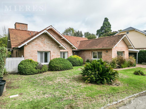 Muy Linda Casa En Venta En Laureles