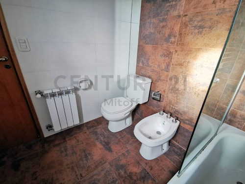 Imagen 21 de 27 de Departamento En Venta De 2 Dormitorios Con Cochera En La Plata