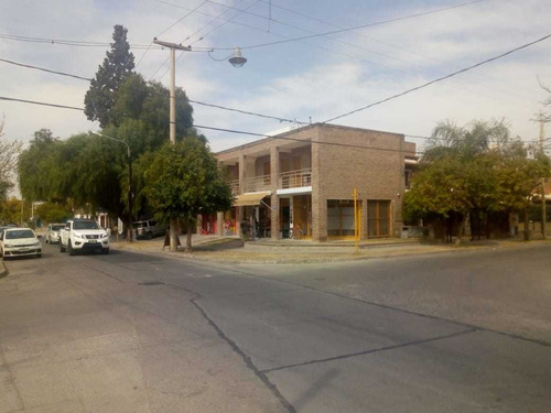 Vendo 2 Locales + 2 Departamentos.