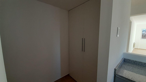 Venta Departamento 2 Dormitorios En Jujuy Al 300. Nqn Capital.
