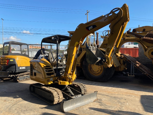 Imagem 6 de 15 de Mini Escavadeira Caterpillar 302.5c Ano 2011