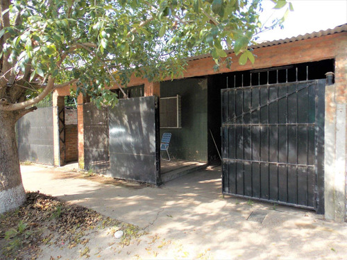 Casa 2 Dormitorios Y Cochera En Barrio Punta Norte
