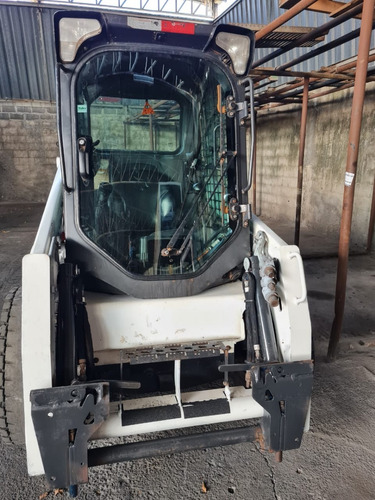Imagem 5 de 9 de Minicarregadeira Bobcat S450 Ano 2019 1795hs + Ar + Alavanca