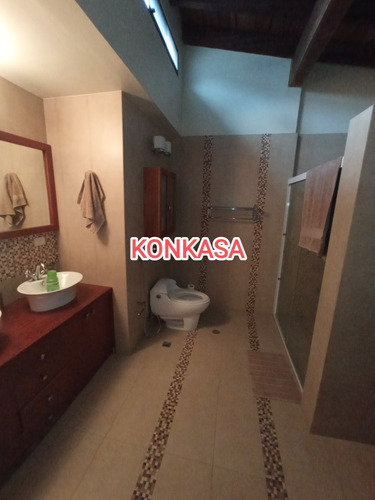 Konkasa Vende Town House Vía El Castaño. Maracay