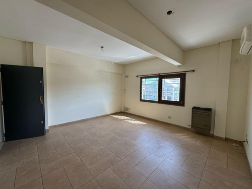 5 Dptos/oficinas En Pa En Block - 250 M² Edif. - San Justo