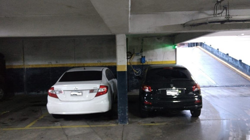 Imagen 2 de 2 de Se Vende Cochera Con Baulera Quilmes Centro