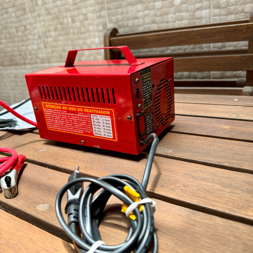 Carregador De Baterias Automotivo 12 V 10 Amp C/ Reativador (Usado)