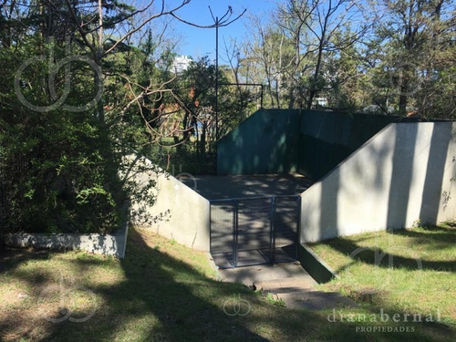 Imagen 3 de 14 de Casa De 3 Dormitorios + Servicio En Playa Mansa, Punta Del Este - Ref: 54337