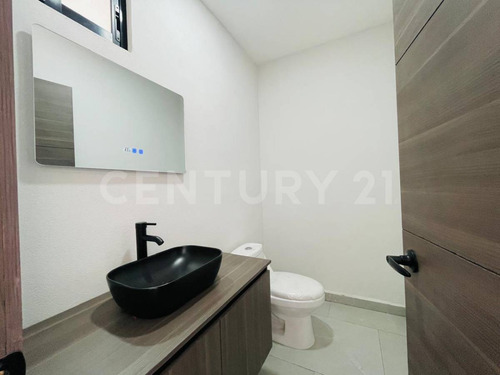 Venta Casa En Privada 3 Recamaras, 3 Baños, Con Jardín Y Sótano, Zona Cholula
