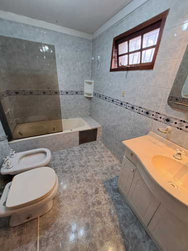 Hermoso Chalet 4 Amb Garaje 3 Baños - Fondito Libre -