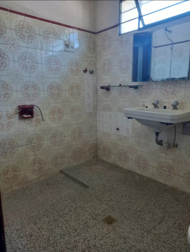 Vende Preciosa Casa 2 Dorm, Amplio Terreno Y Local Comercial