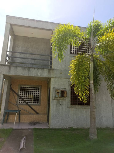 Se Vende Town House En Puertas Del Sur Ve02-1095thvs-cort