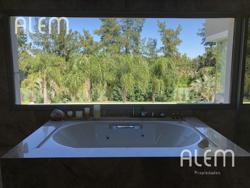 Casa En Venta En St. Thomas Canning | Triple Lote