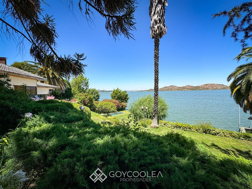 Casa En Venta De 4 Dorm. En Las Cabras