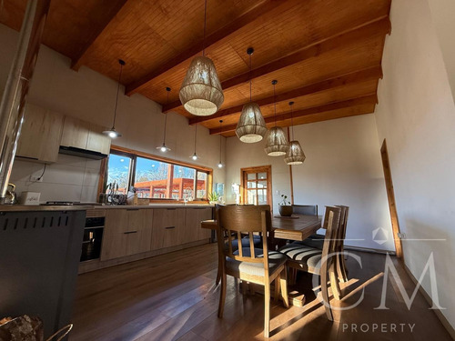 Hermosa Casa En Parcela De 8.000 M2 En Trafún.