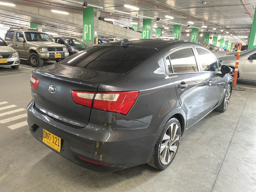 Imagen 10 de 23 de Kia Rio Summa