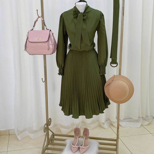Imagem 4 de 9 de Vestido Midi Plissado Verde Musgo