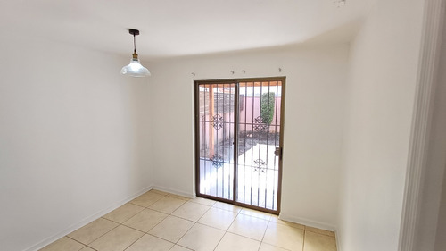 Casa En Barrio Residencial Con Jardín Terraza Techada
