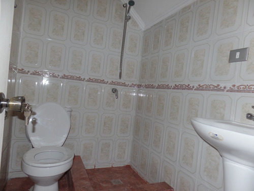 Casa Muy Amplia Para Empresas Y/o Habitacional