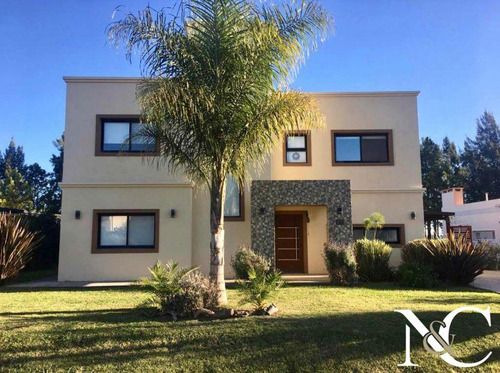 Casa En Venta En Malibu, Canning