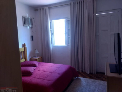 Imagem 3 de 9 de Sobrado Amplo ! Casa Verde , Repleto De Armários - St13652